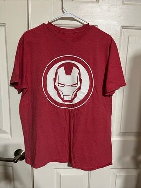 Marvel Red Short-Sleeve Iron Man Graphic Tee
17-09